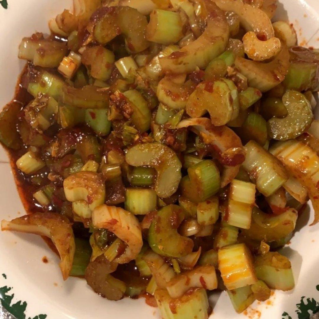 炒米粉味的炒芹菜
