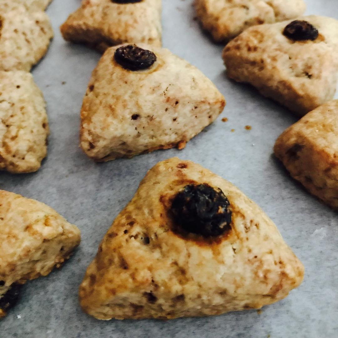 【视频】3分钟 奶油司康Scone(可能是世界上最快手的司康) 消耗淡奶油～