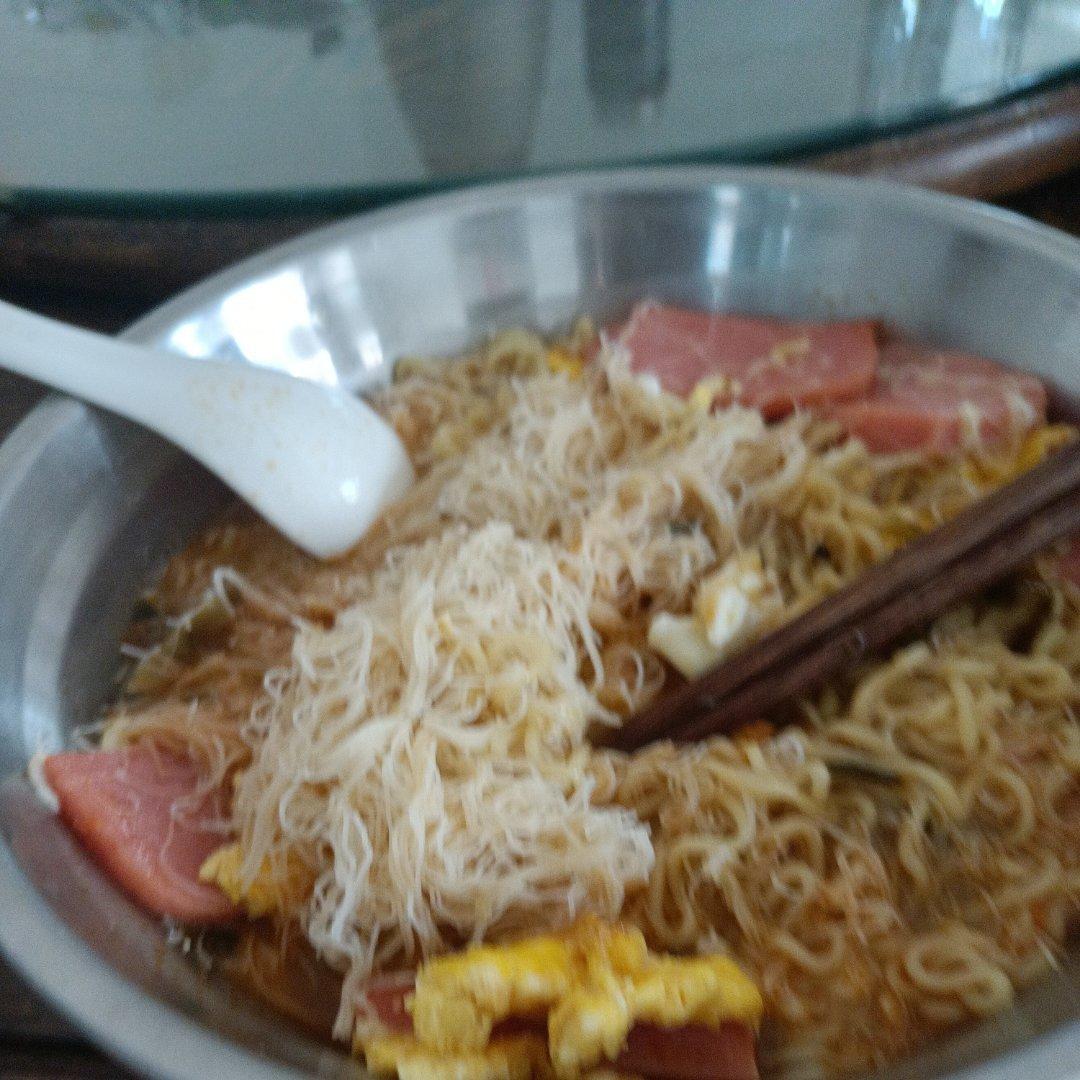 泡面的灵魂吃法(1)——加入芝士&牛奶♥