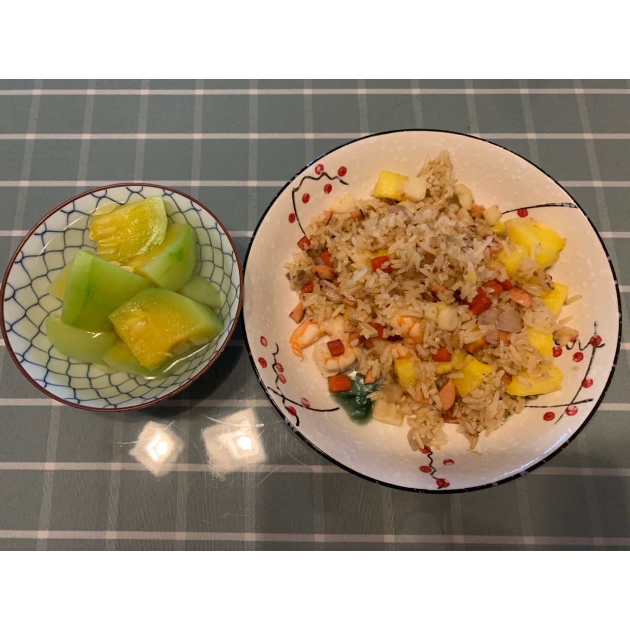 鲜虾菠萝炒饭的做法