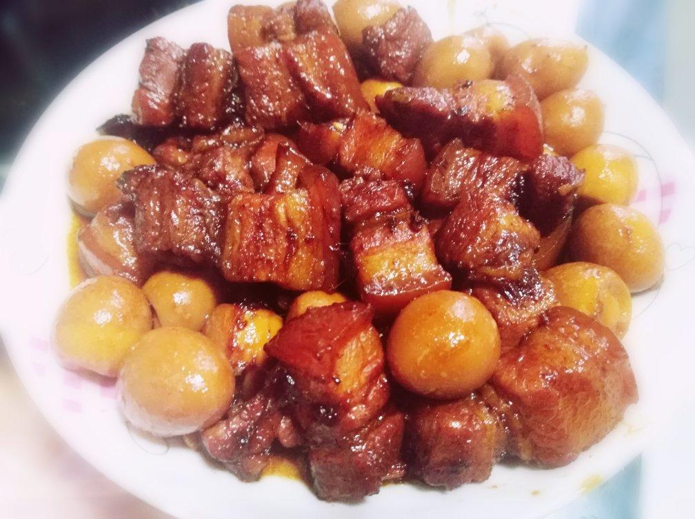 吃着碗里望着锅里的红烧肉