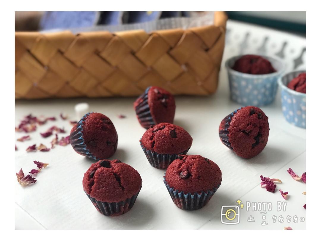 爆浆红丝绒纸杯蛋糕