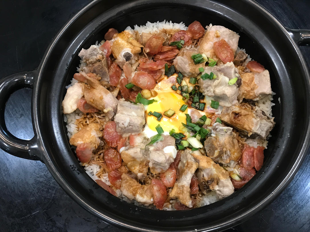 保姆级的「腊味煲仔饭2.0」加强版来了，地道老广味～