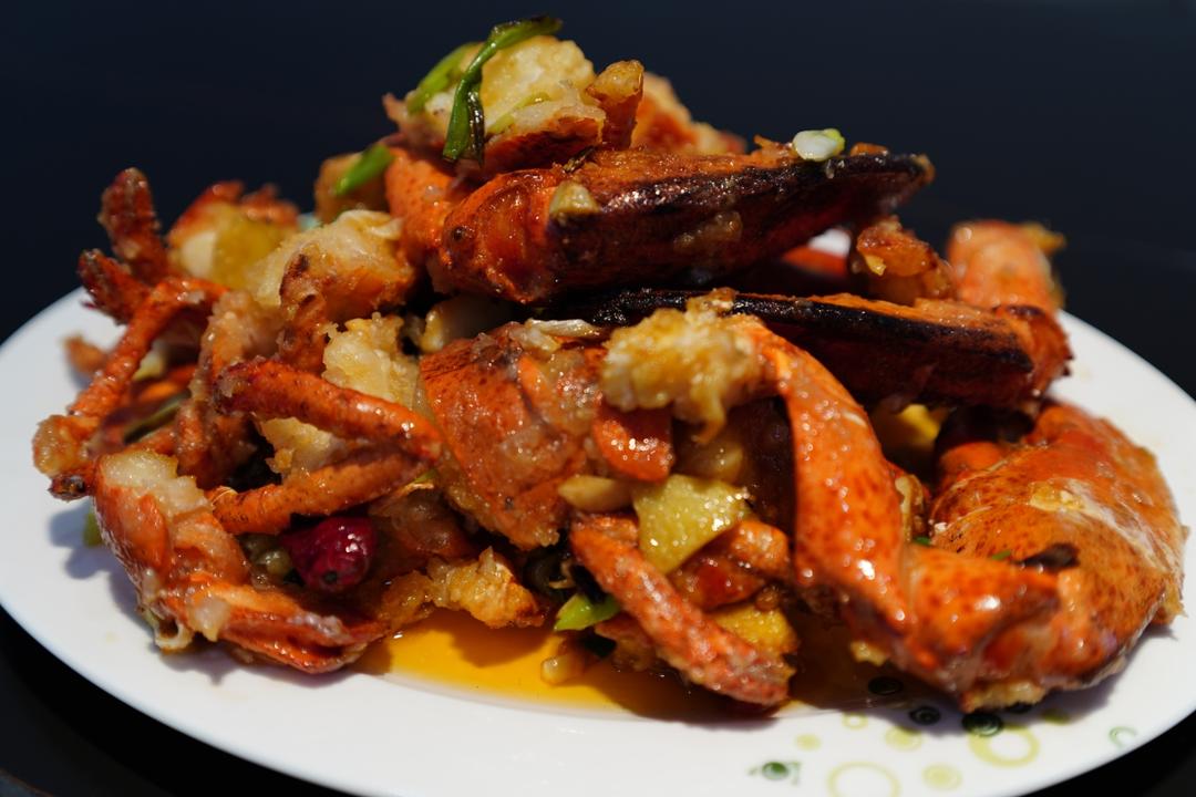 葱姜蒜爆炒大龙虾