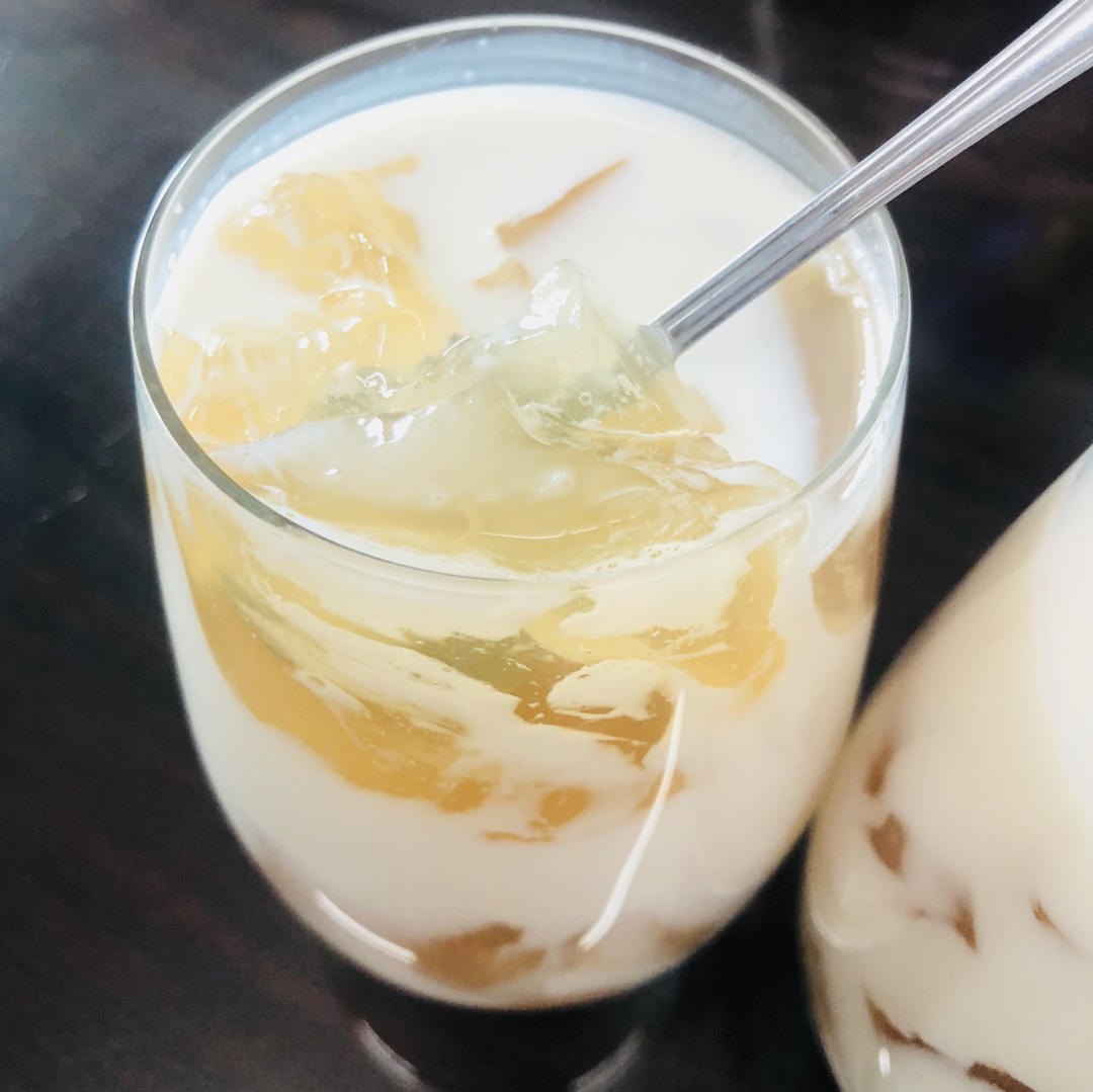 赞赞的小狮子做的柠檬红茶冻撞奶