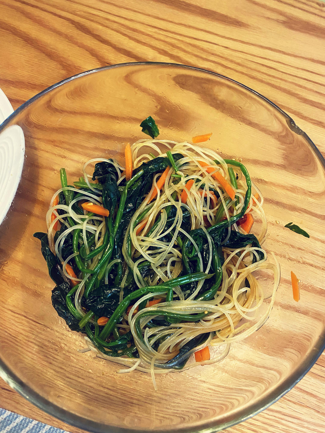 开胃爽口又营养的菠菜拌粉丝
