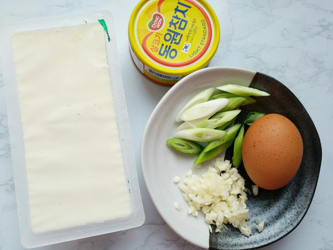 原味【金枪鱼嫩豆腐汤】的做法 步骤1