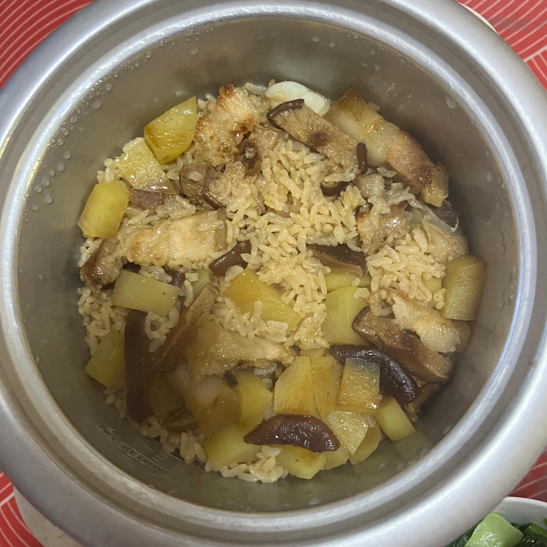 五花肉土豆焖饭￨爆好吃