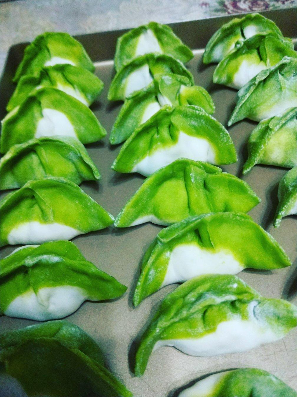 翡翠白玉白菜饺子详细版（附翡翠白玉白菜饺子包法，翡翠白玉饺子皮两种制法，面包机和面，翡翠白玉烧卖，各种馅料搭配）