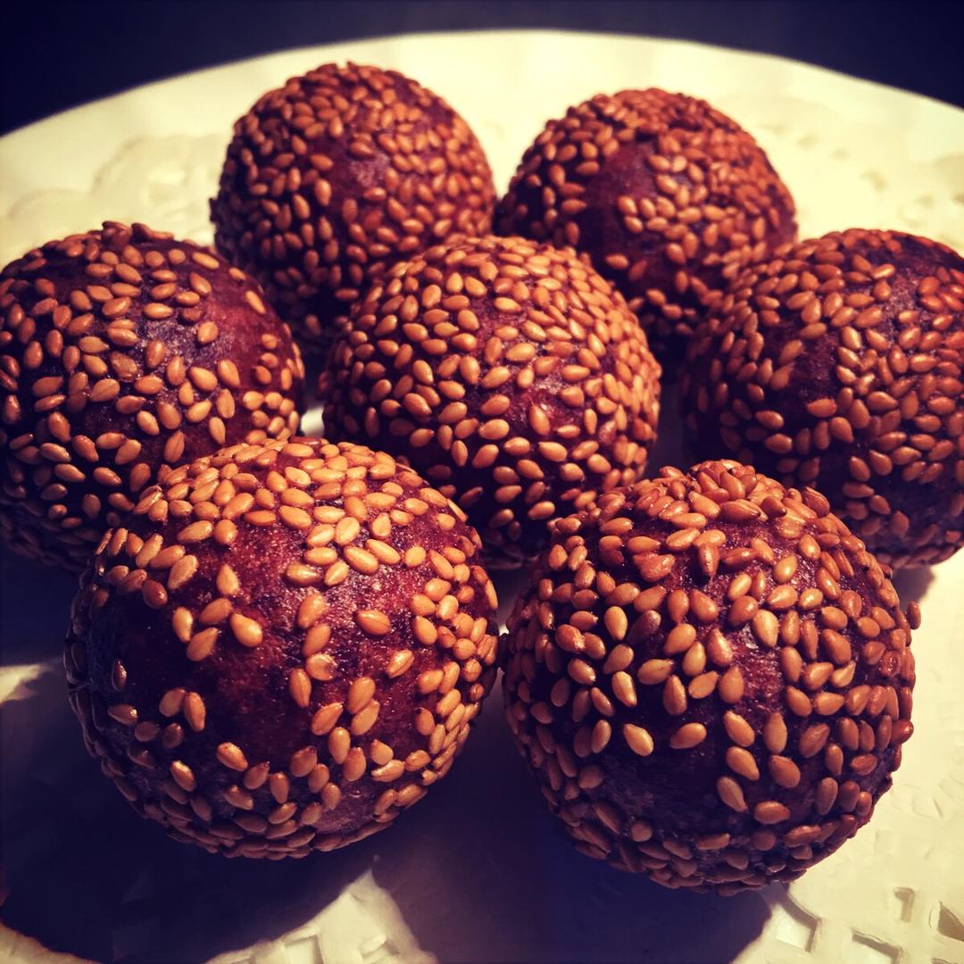 紫薯芝麻球