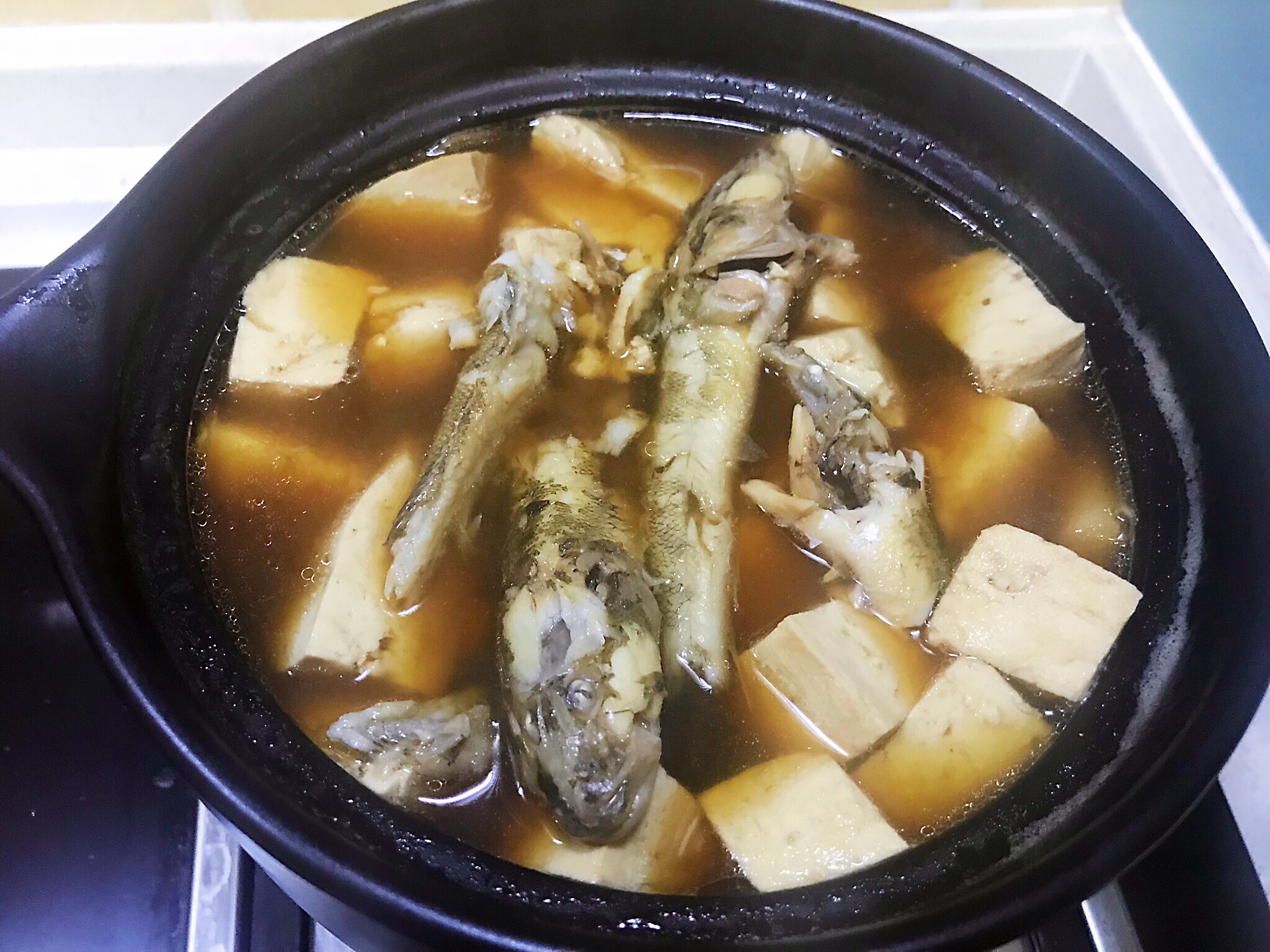 海楞蹦鱼炖豆腐图片