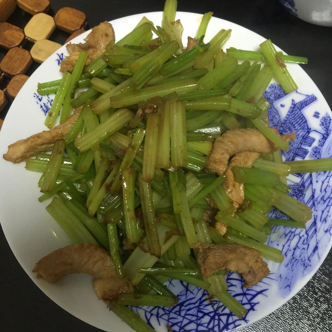 芹菜炒肉