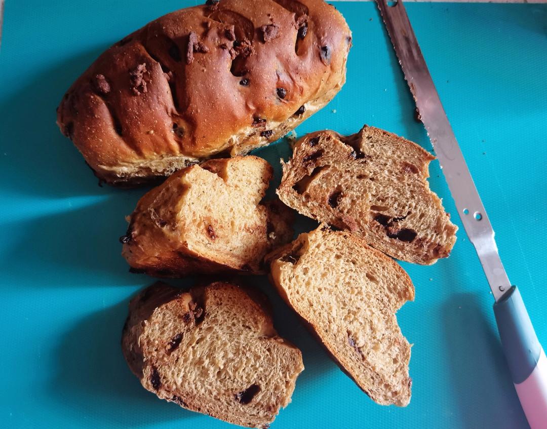 黑旋风（仿原麦山丘）Coffee flavored bread filled with chocolate chips,pine