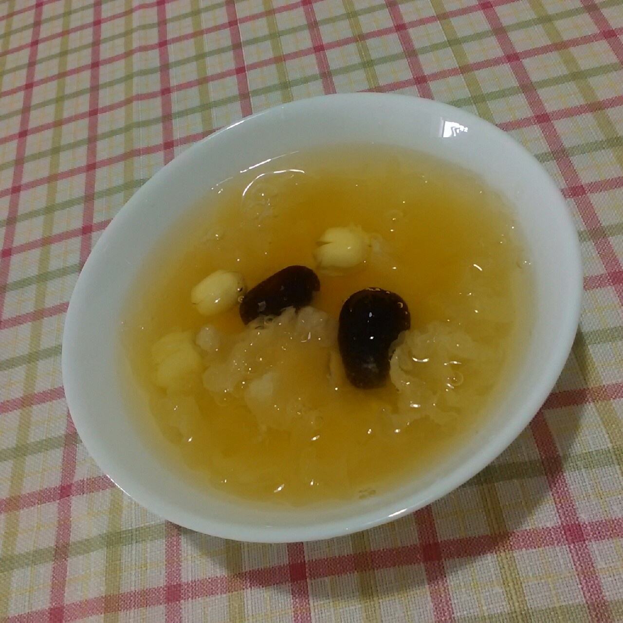 桃胶银耳莲子汤