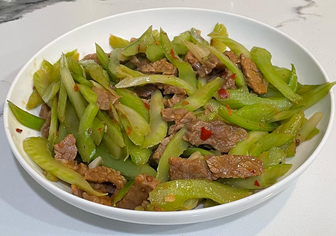 芹菜泡椒牛肉丝