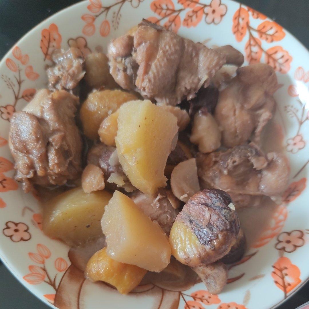 老少皆宜，肉质软烂～栗子土豆炖鸡腿