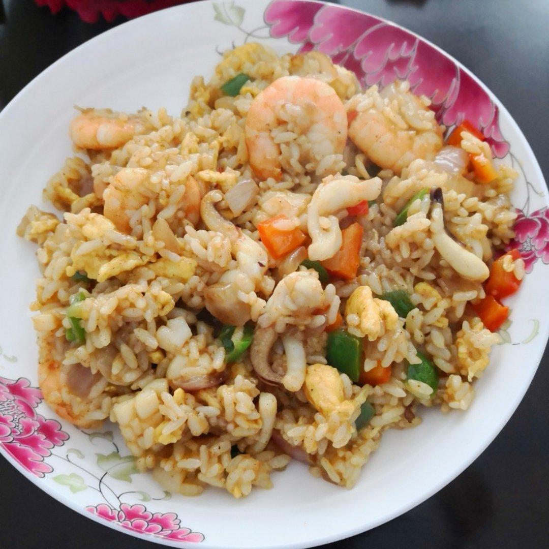 lesleywong做的咖喱海鲜炒饭