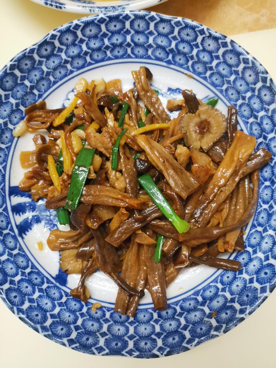 牛肉炒鹿茸菇