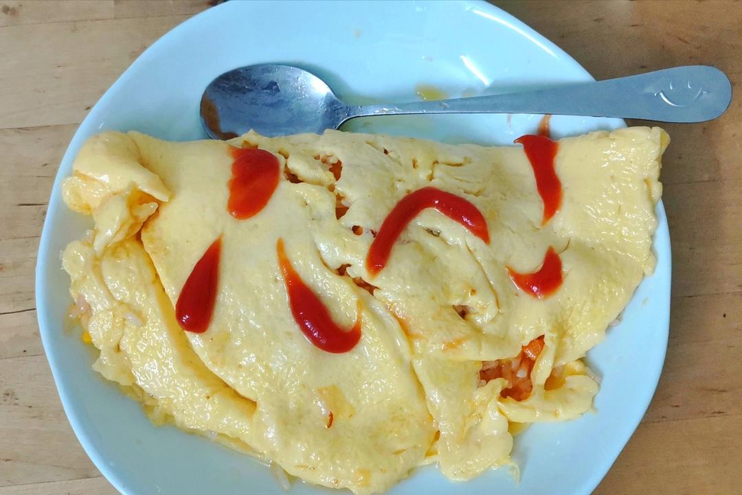 丑到家的蛋包饭