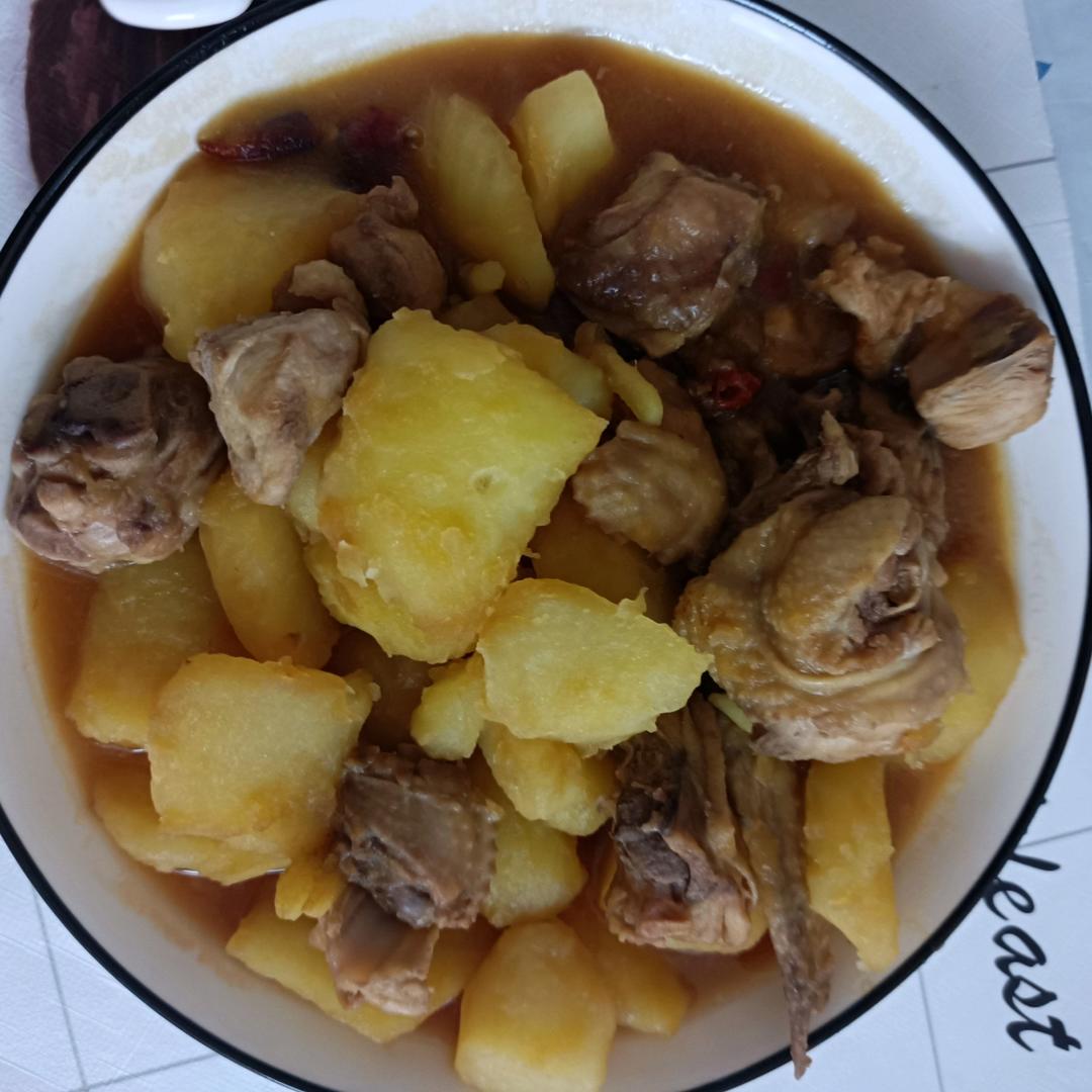 土豆炖鸡块
