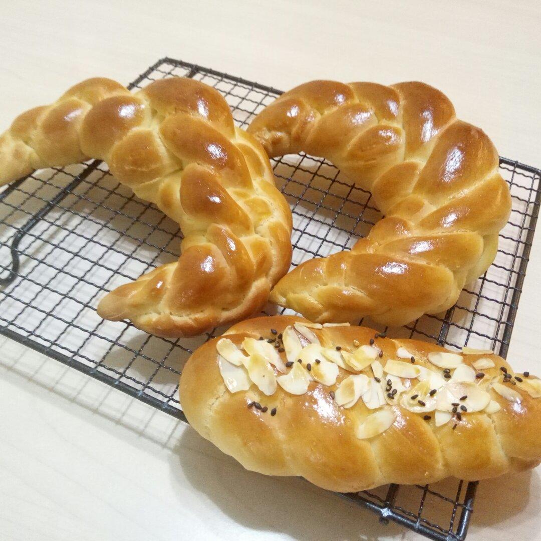 诡诡尼做的五股辫子金牛角面包