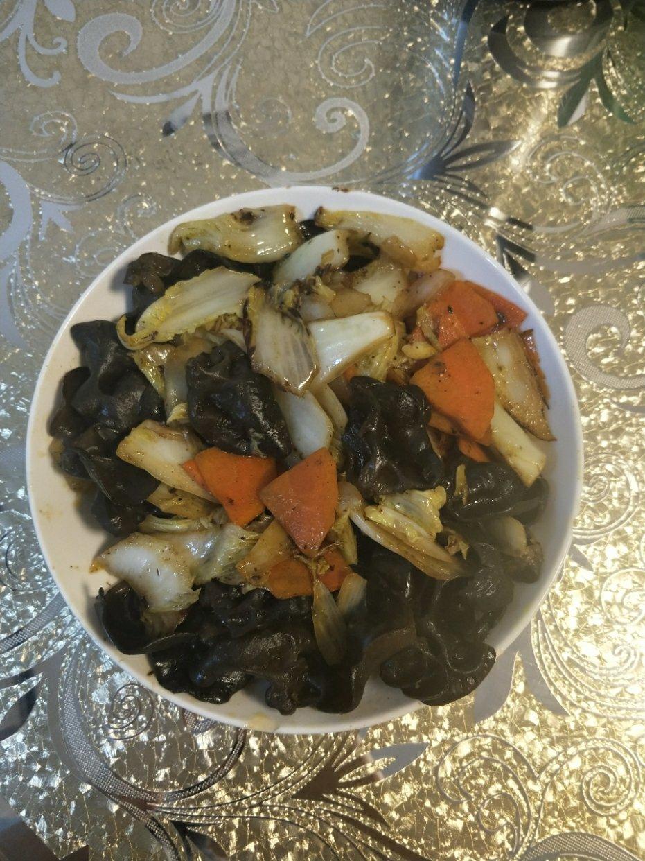 木耳胡萝卜炒白菜