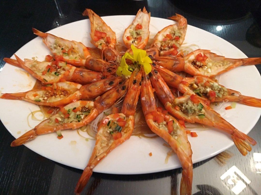 最美年夜饭-🌺花开富贵🦐（蒜蓉粉丝开背虾）