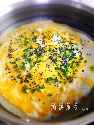 煎饼果子  来一套                       （零基础，内含面糊和酱料的调制方法）的做法 步骤10