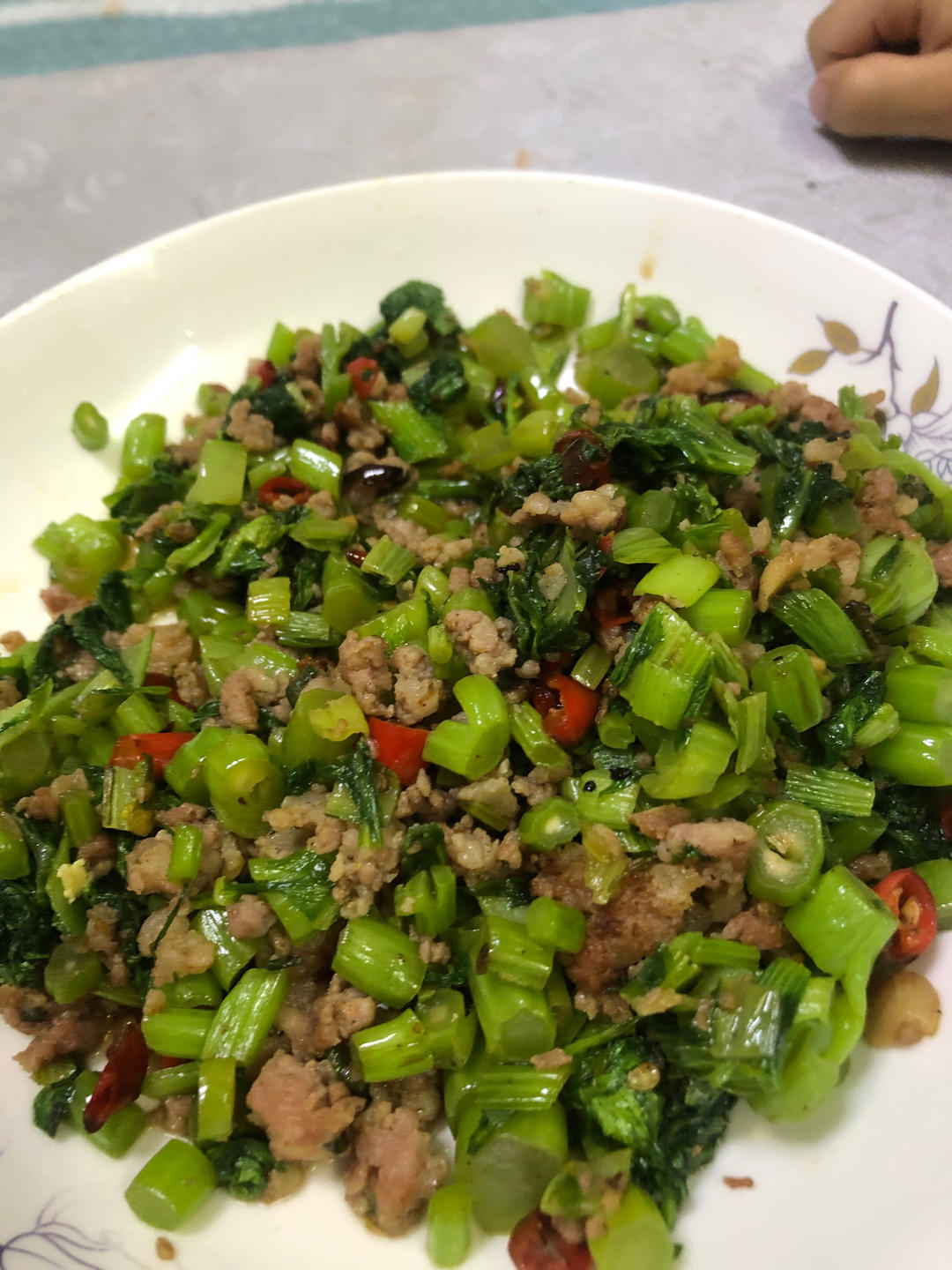 芥菜这样炒~不但不苦不涩~而且非常鲜甜美味~连小孩都喜欢吃