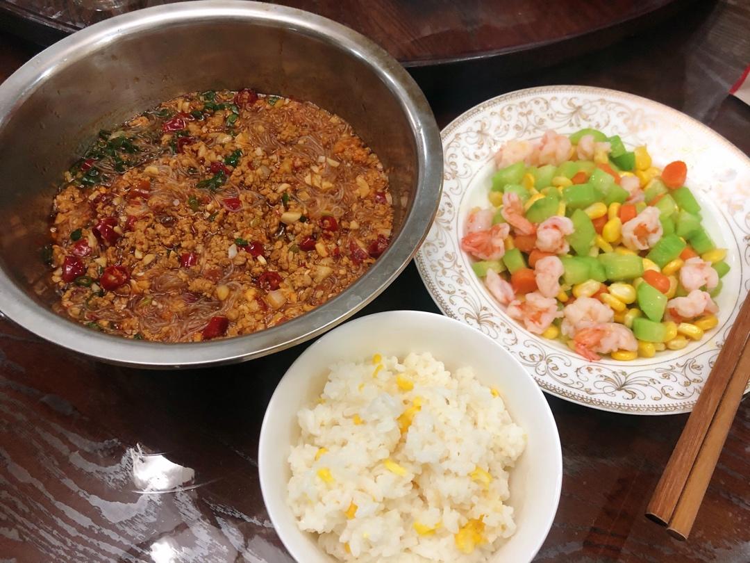 10分钟快手菜，巨下饭的肉沫粉丝煲