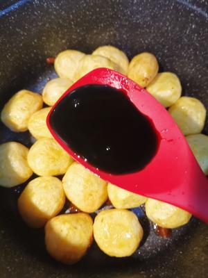 酱焖小土豆的做法 步骤3