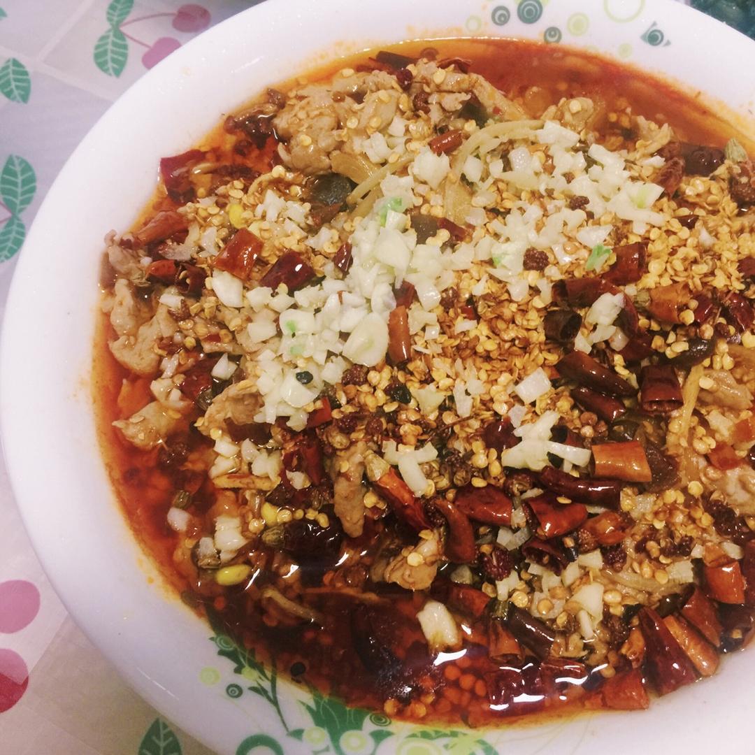 水煮肉片：辣椒的盛宴