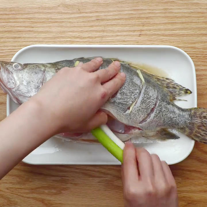 清蒸鳜鱼的做法 步骤3