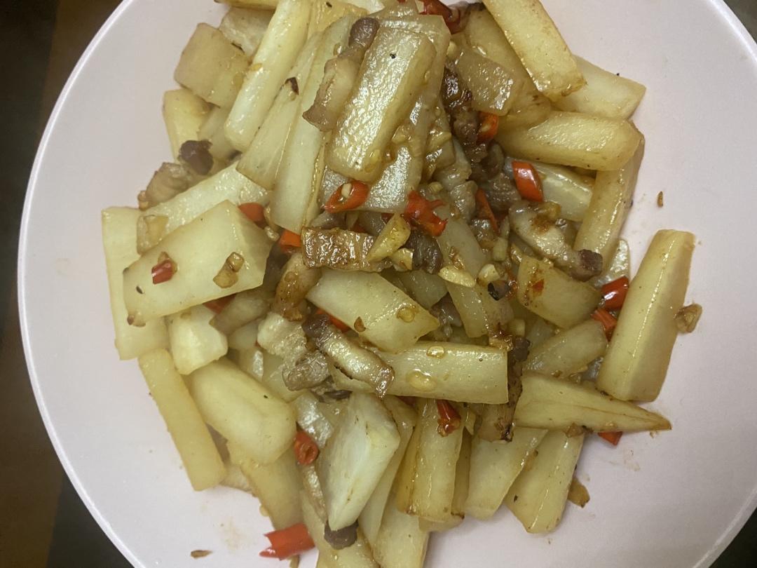 五花肉焖萝卜条