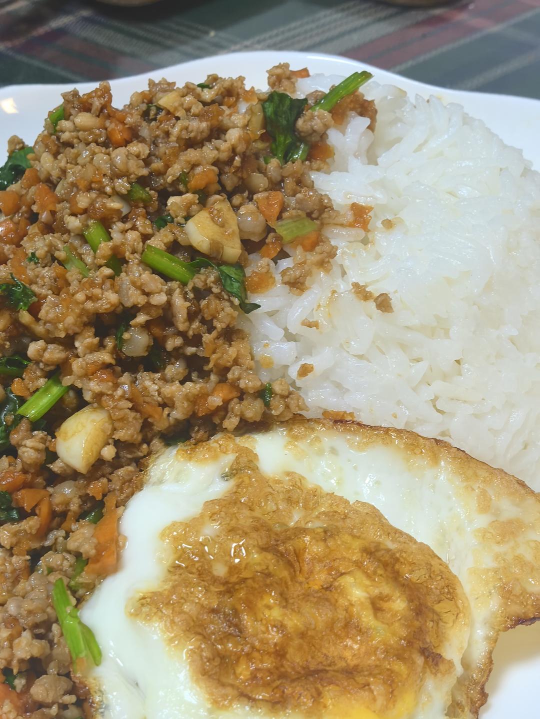 泰式打抛牛肉/猪肉碎饭