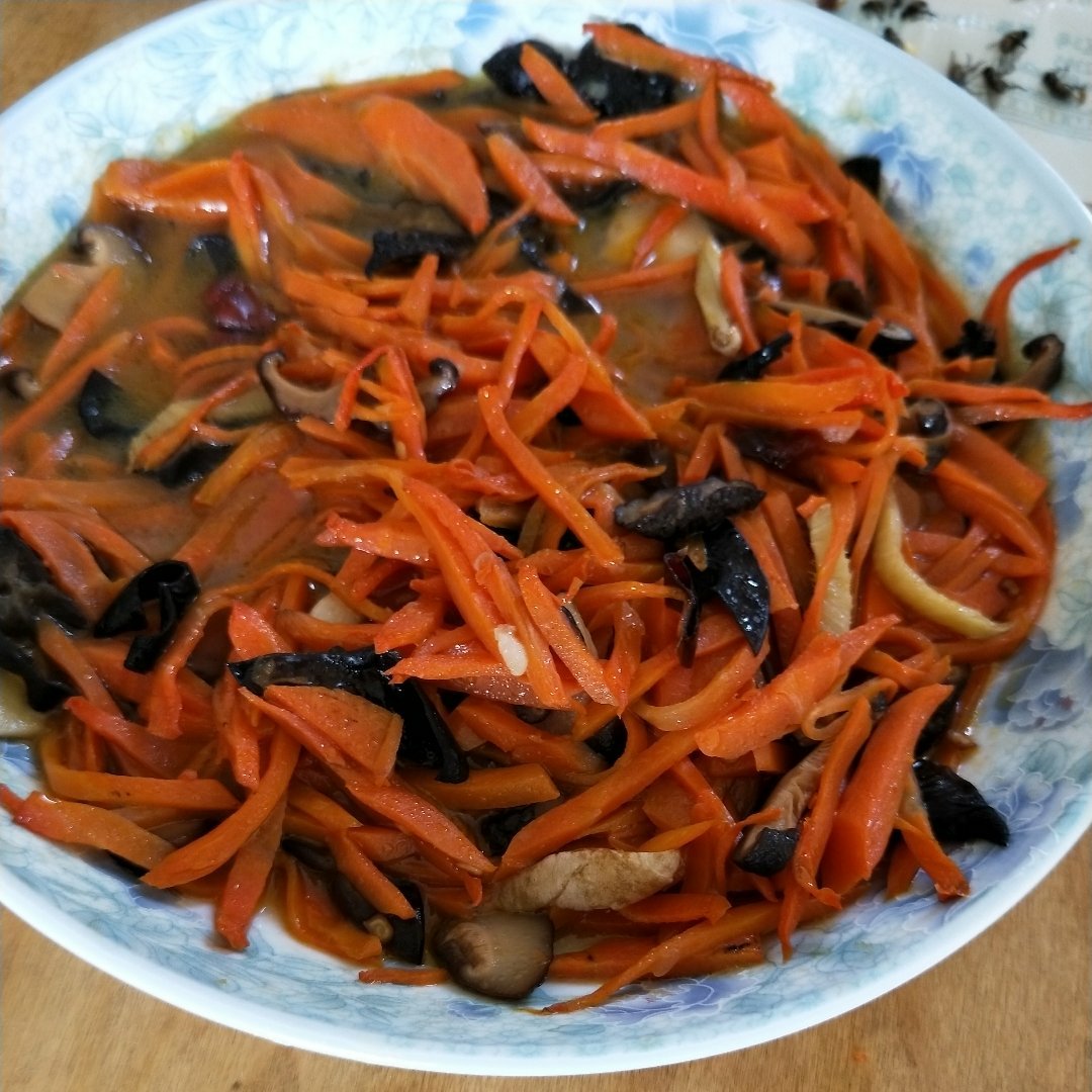 胡萝卜香菇炒木耳