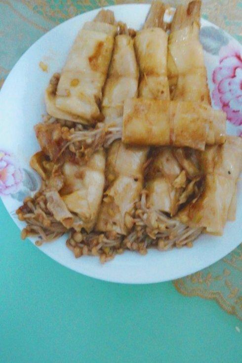 豆皮卷金针菇