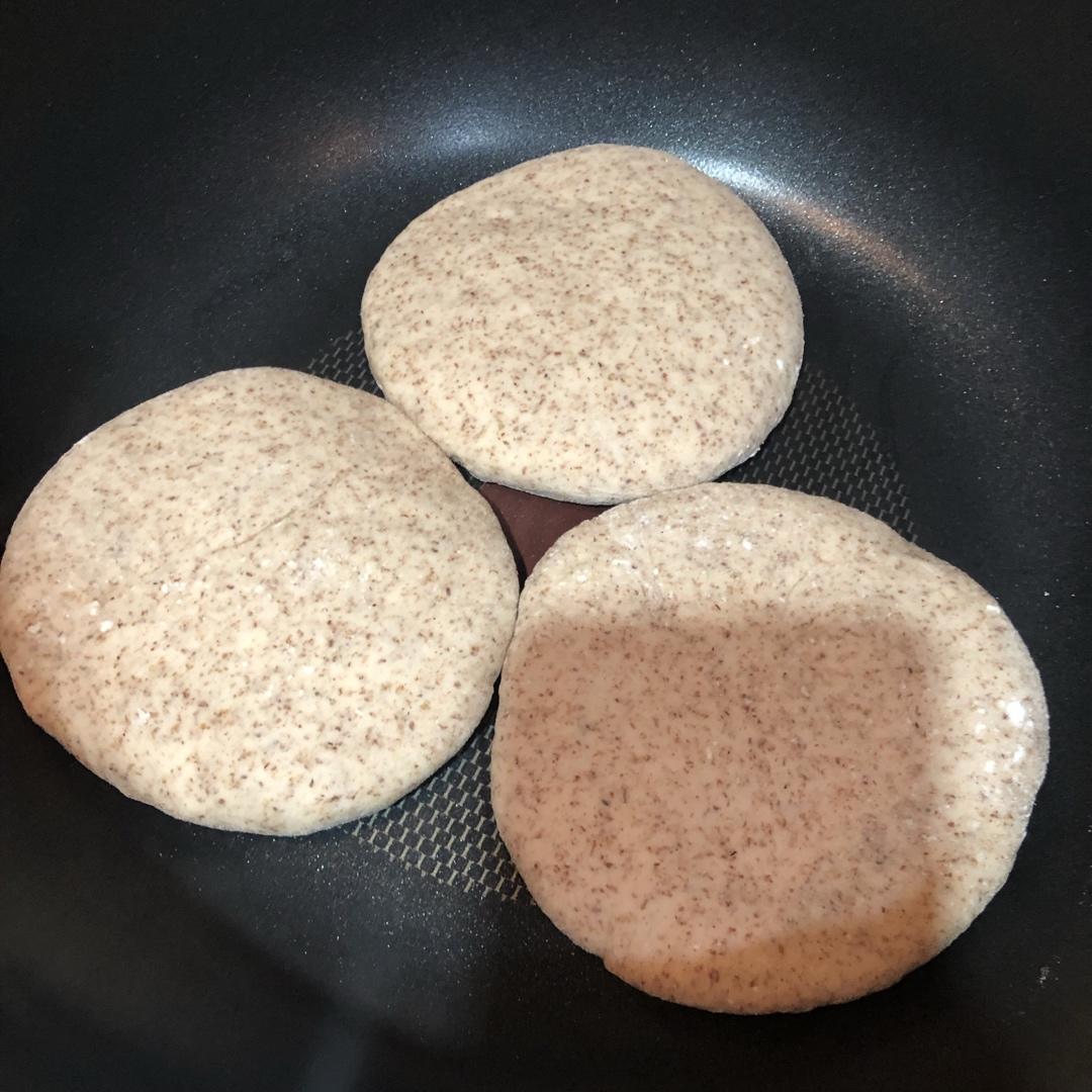 妈妈教做外焦里嫩发面小饼