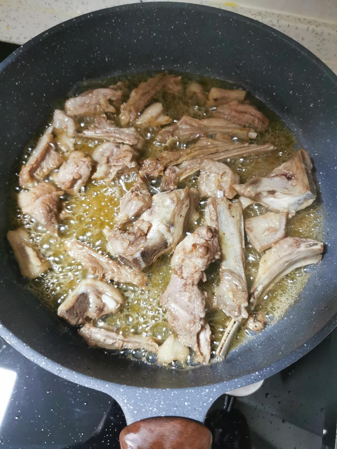 新疆羊排抓饭（出锅后米粒分明的秘密）