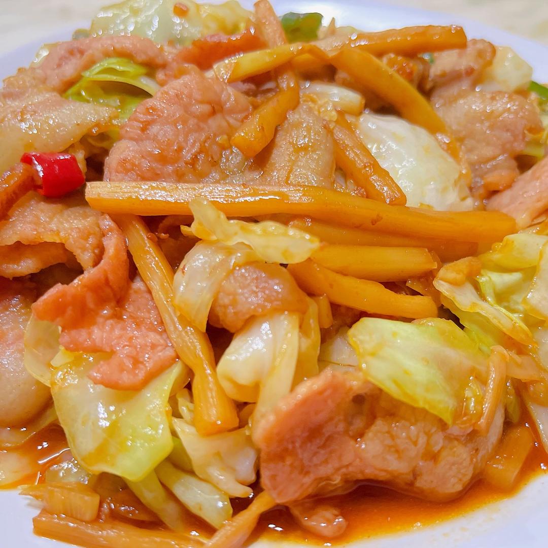 酸辣包菜炒肉的做法