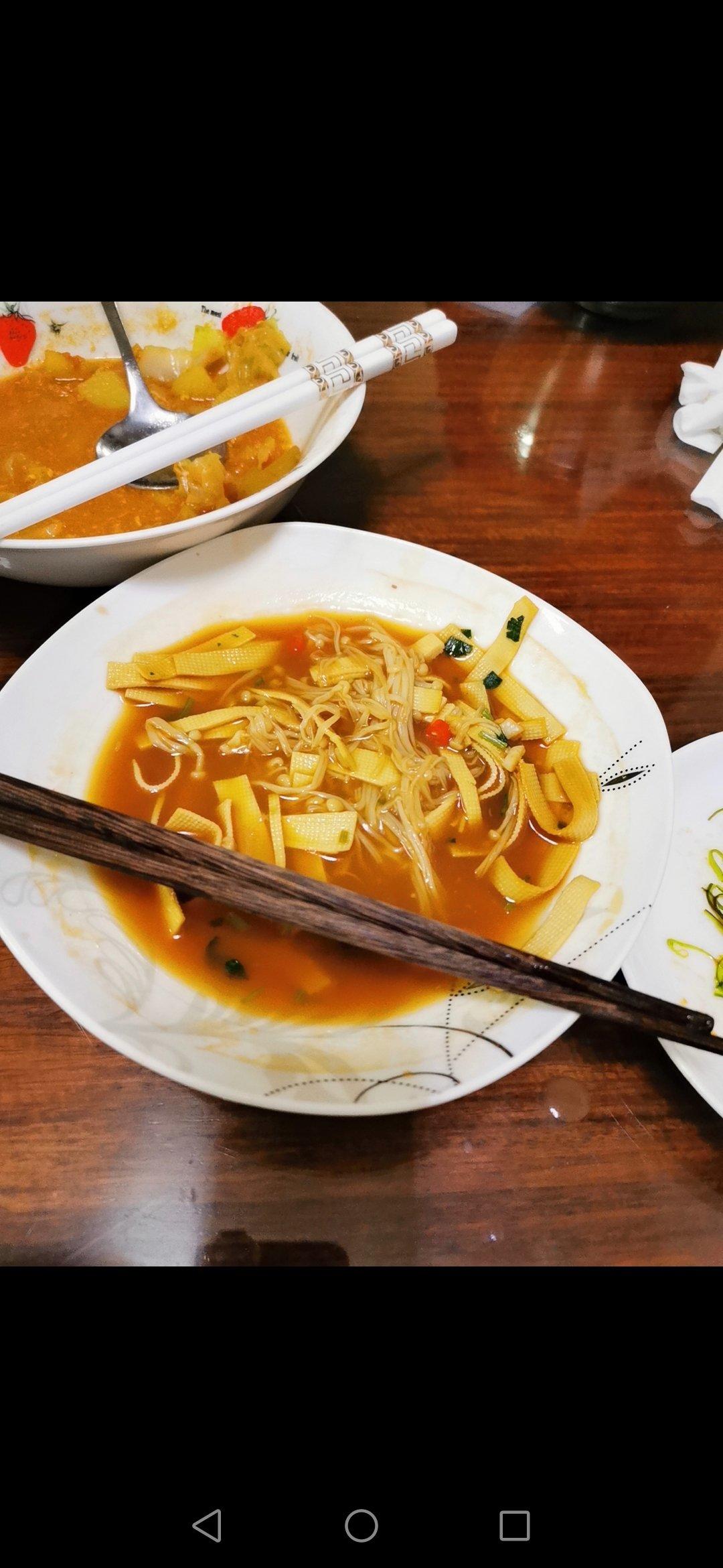 几块钱搞定❗️巨巨简单，超好吃的香辣豆皮金针菇