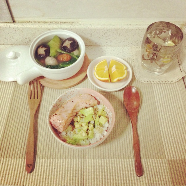 不孤独的食物美学「一人食」牛油果拌饭