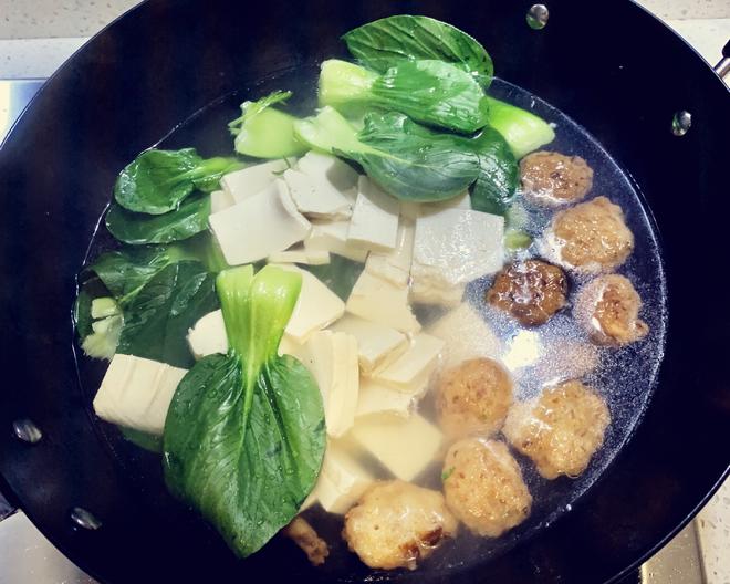肉丸汤/肉丸青菜豆腐汤的做法