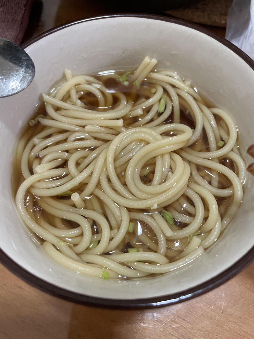 一碗清汤面 🍜 —— 秋日里的治愈系
