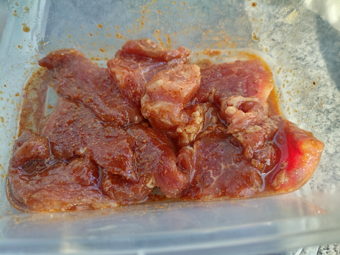 超快的煎猪瘦肉的做法 步骤2