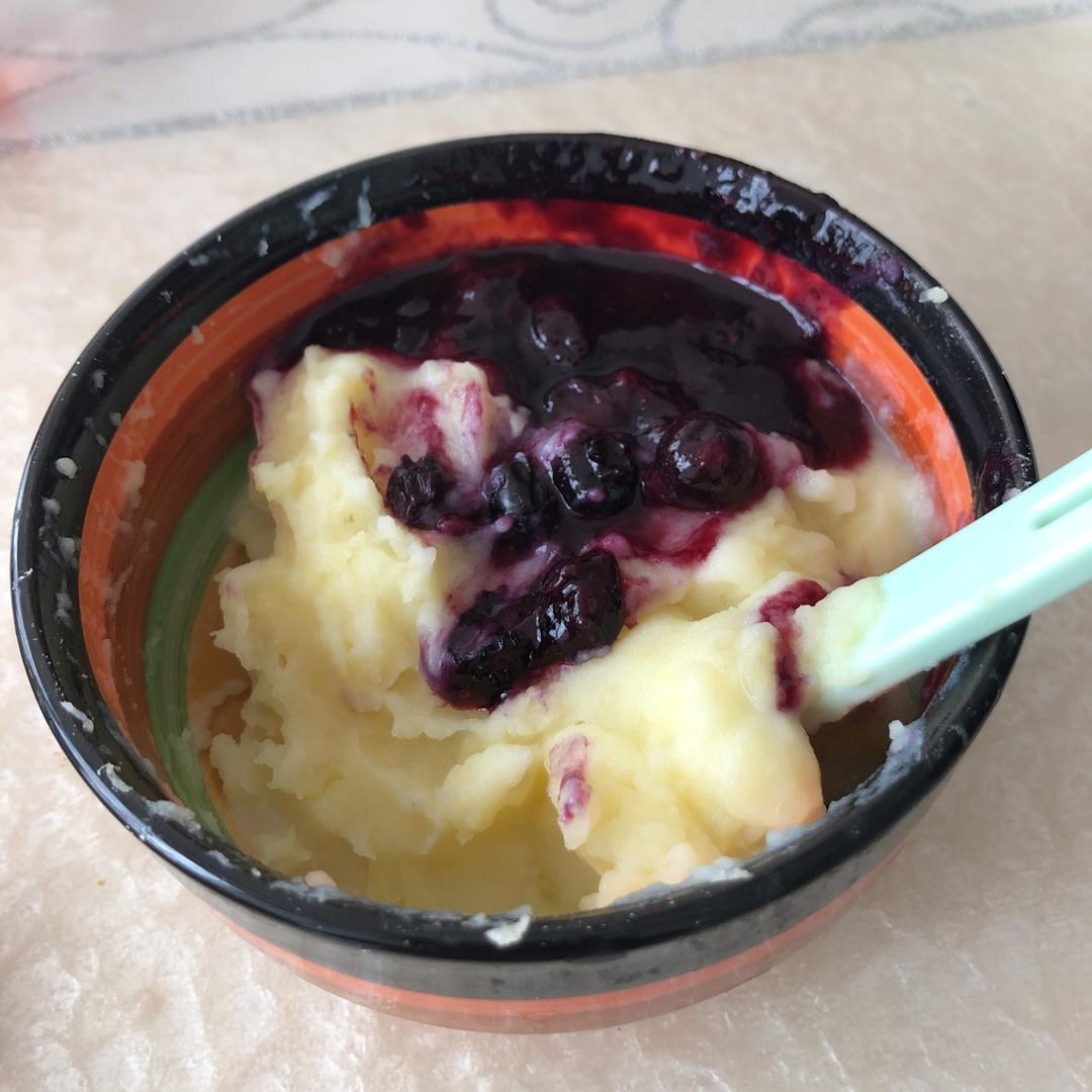 宝宝辅食--蓝莓土豆泥