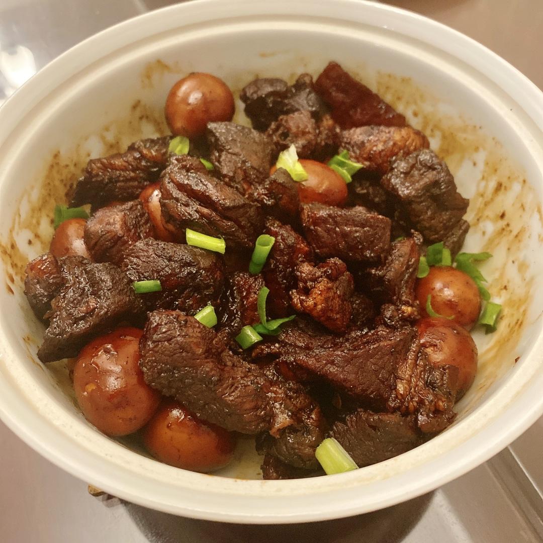 加了鹌鹑蛋后，这盘红烧肉，美味的逆天啦——鹌鹑蛋烧肉（孔瑶食谱）