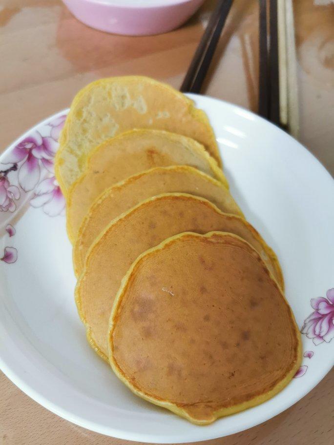 【减脂早餐】无油香蕉松饼（超简单）