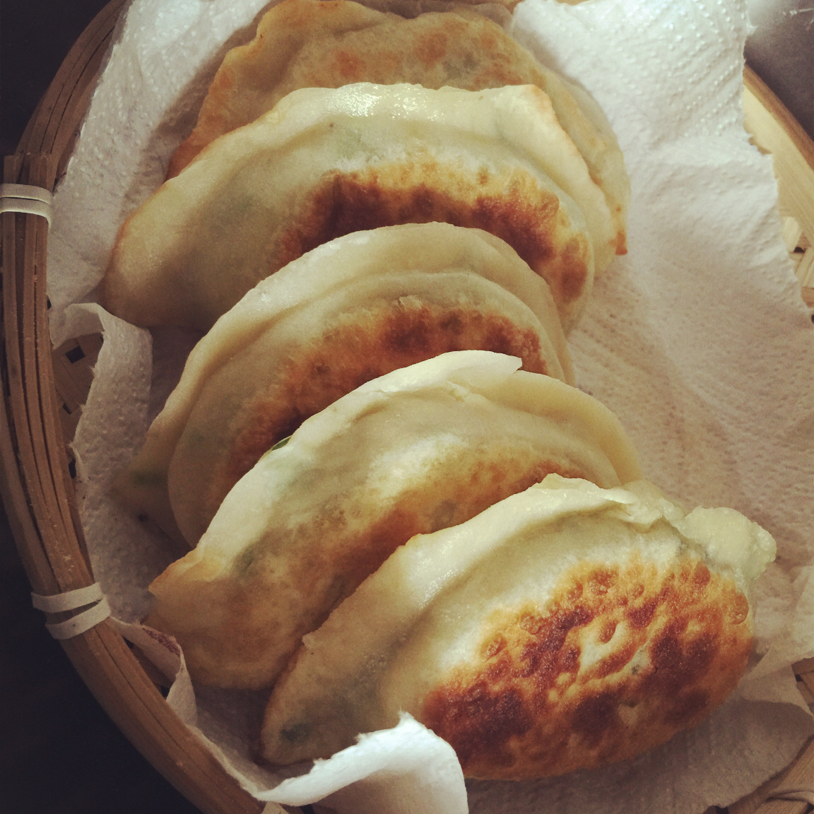 毛毛不穿高跟鞋做的韭菜盒子chineseleekandeggpasty