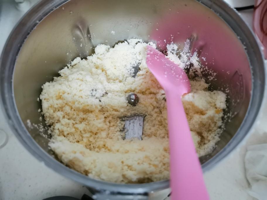 用原味椰子干直接粉碎成椰蓉的做法